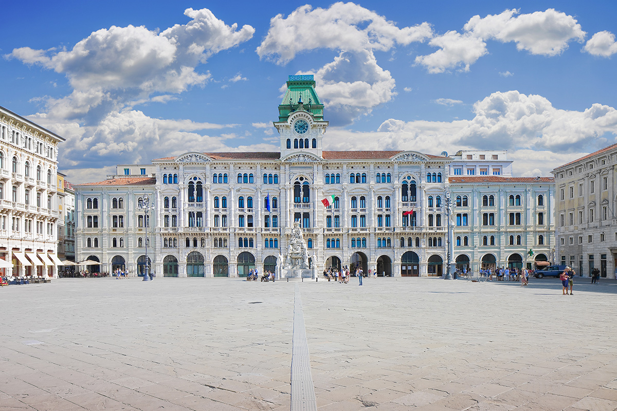 Piazza Unità d'Italia, a Trieste A Trieste la Qualità della vita migliore d'Italia, a Crotone la peggiore