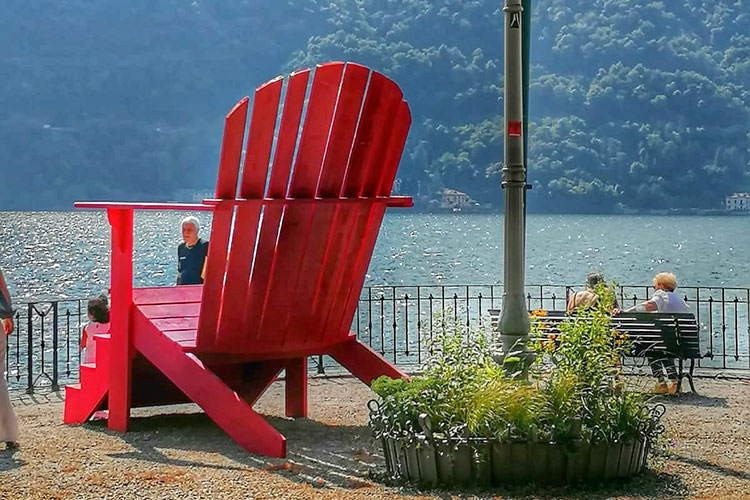 Il trono di Orticolario sulle sponde del lago di Como