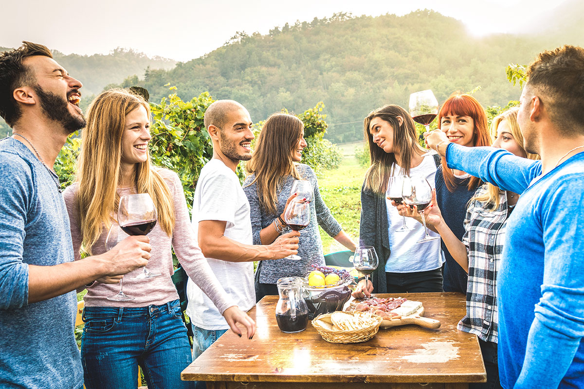 Enoturismo in voga, soprattutto tra i giovani L'enogastromia guida le vacanze italiane. E i food selfie sono un must