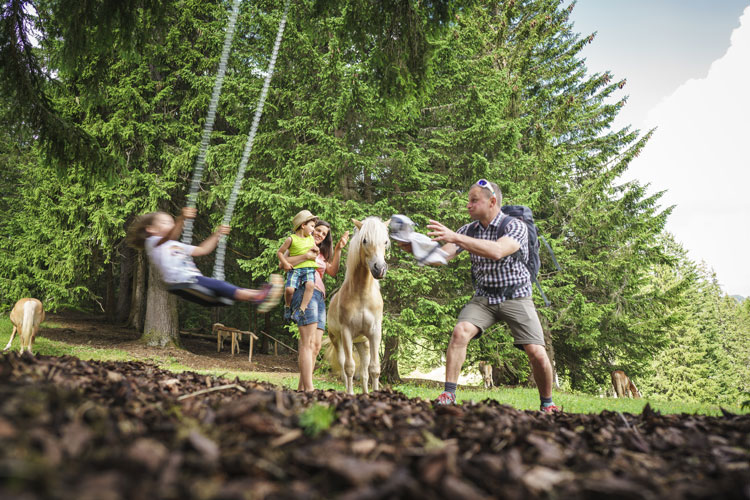 Tante le opportunità anche per le famiglie - Escursioni, trekking, mountain bike In Val Gardena l'estate è sportiva