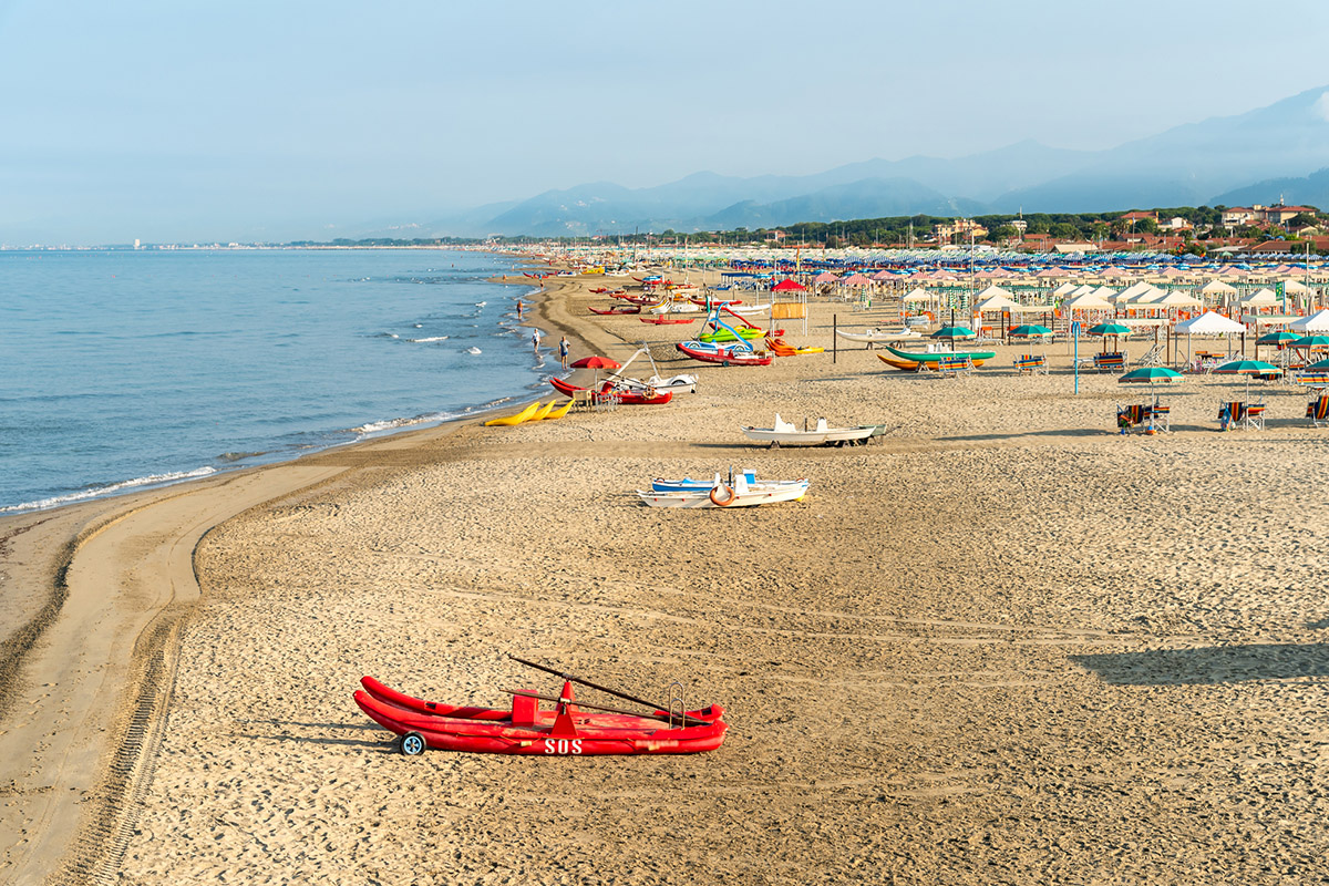 Anche il bagnino ha perso il suo fascino: spiagge senza personale