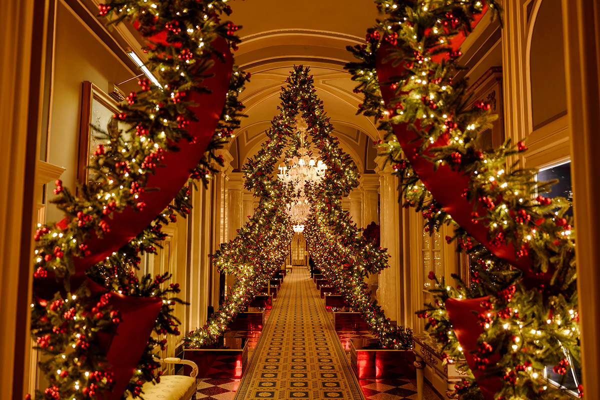 I migliori allestimenti natalizi 2025 degli hotel: Castiglion del Bosco