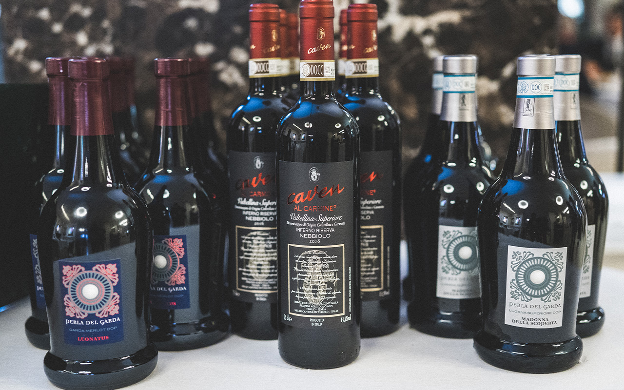 &ldquo;Madonna della Scoperta&rdquo; Lugana Superiore Doc 2019 - Azienda Perla del Garda, &ldquo;Al Carmine&rdquo; Valtellina Superiore Docg Inferno 2016 - Azienda Caven, &ldquo;Leonatus&rdquo; Garda Dop Merlot 2016 - Azienda Perla del Garda&nbsp; Settimo appuntamento di &ldquo;Nati per stare Insieme&rdquo; da Umberto De Martino