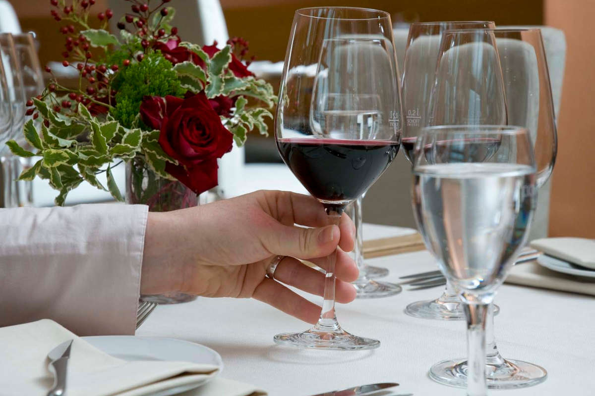 Prepararsi a un buon bicchiere di vino, facile come berne uno d'acqua! Ma quale?