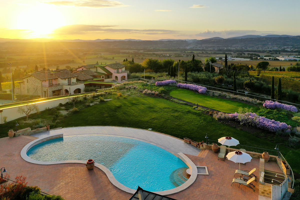 Tramonto su Borgobrufa SPA Resort Borgobrufa SPA Resort: benessere assoluto nel cuore dell’Umbria