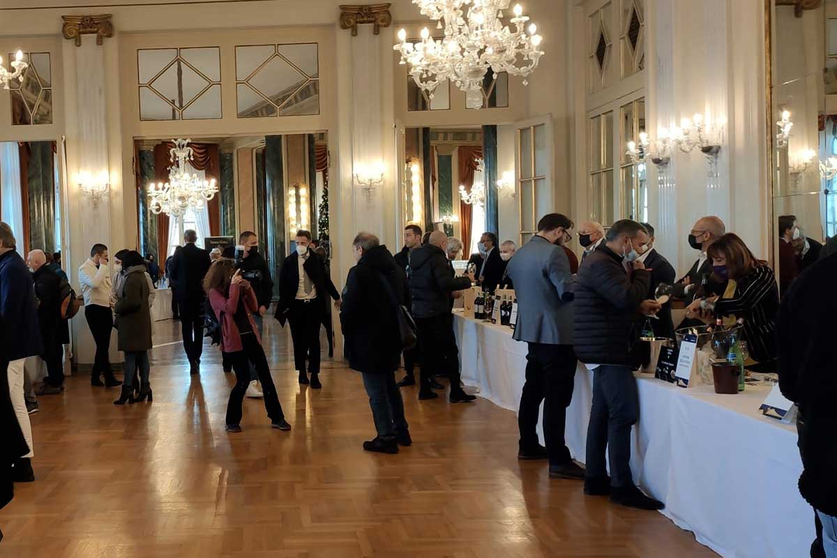 Un momento di Anteprima VitignoItalia 2021 nelle sale dell'Hotel Excelsior di Napoli L'Anteprima VitignoItalia 2021 ha riportato il settore del vino a Napoli