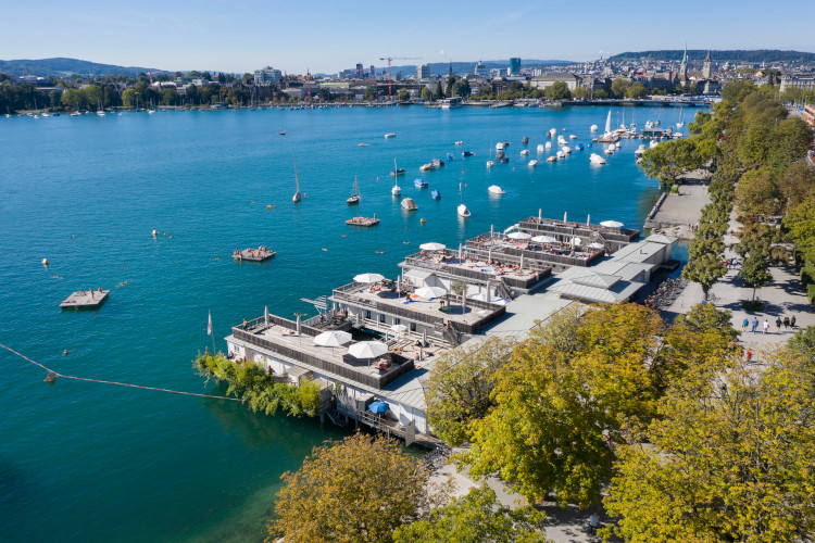 Un’estate a Zurigo, tra surf in città, ristoranti sul lago e cioccolato