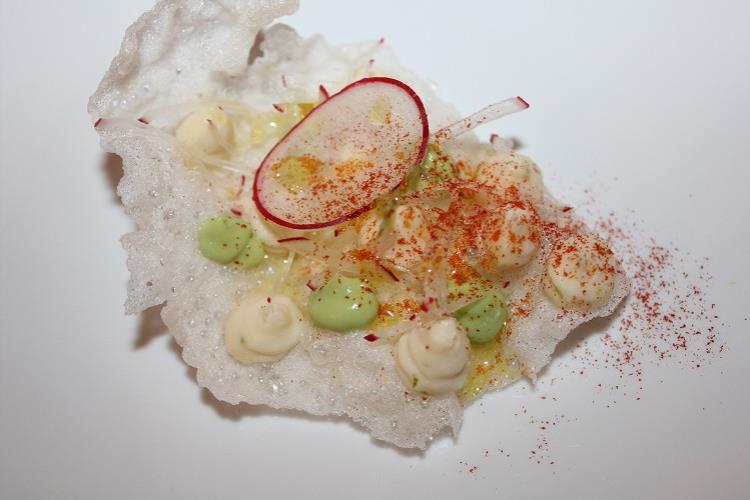 Manioca croccante con baccalà mantecato, guacamole e paprika affumicata (di Andrea Berton)