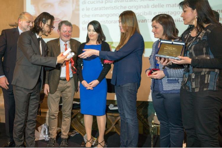 Vincenzo Fiore, Luca Alves (Consorzio Vino Chianti), Alberto Lupini, Sonia Peronaci, Chiara Maci, Angela Maci e Clara Mennella (vicedirettore Italia a Tavola)