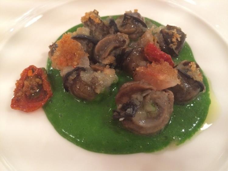 Lumache al gratin di pane e lardo d’Arnad, salsa all’aglio ursino