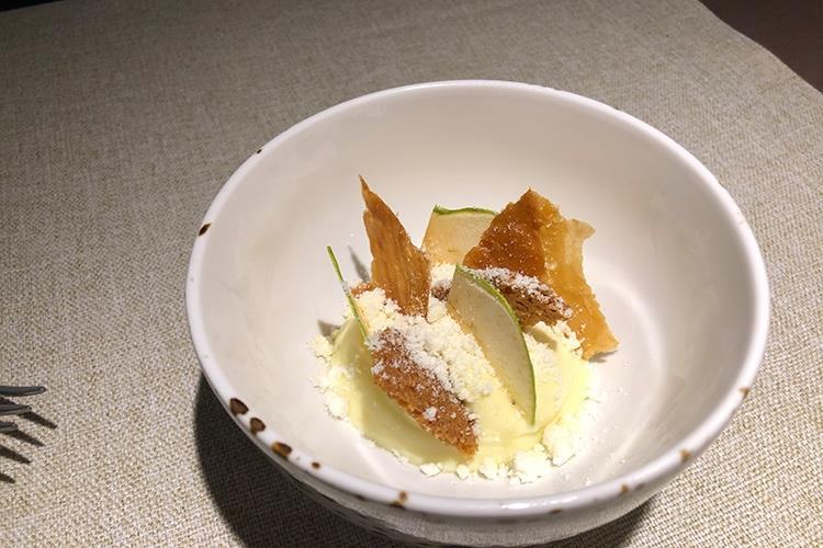 Namelaka cioccolato bianco, olio extravergine d'oliva e mela (A Bergamo non c'è 2 senza 3 
Ronzoni chiude con il San Vigilio)