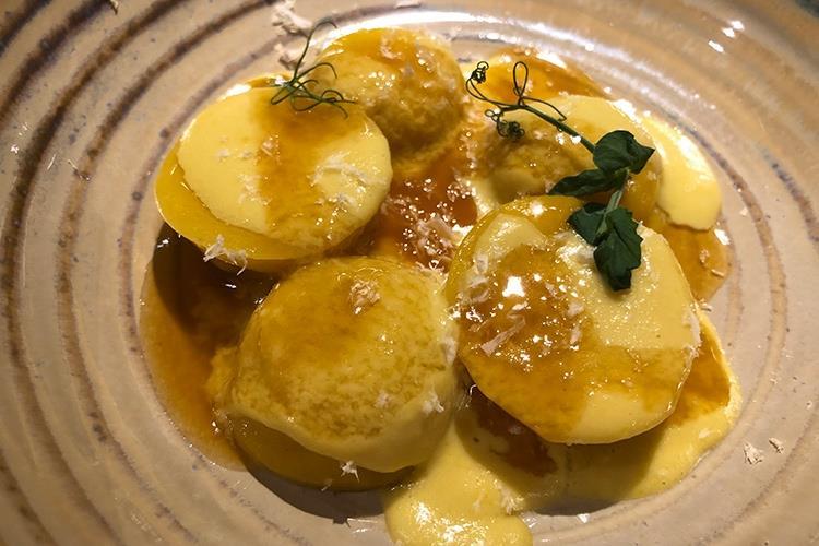 Ravioli di coniglio alla bergamasca, mais e rafano (A Bergamo non c'è 2 senza 3 
Ronzoni chiude con il San Vigilio)