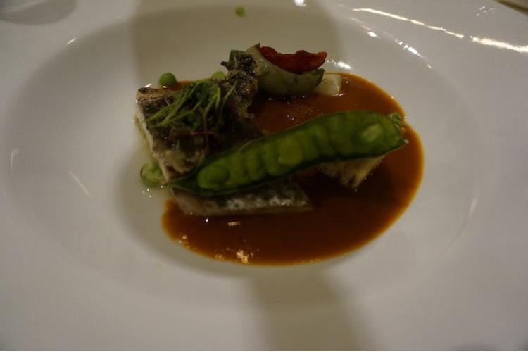 Ombrina scottata con ortaggi ed il suo ristretto e cubo di pane cotto a legna (Enrico Derflingher)