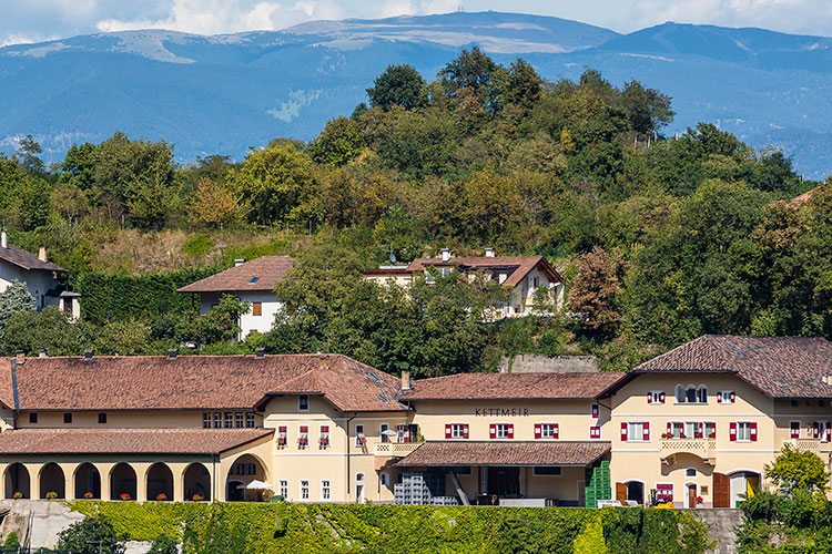 (All’AlpiNN di Niederkofler 
si stappano bollicine Kettmeir)