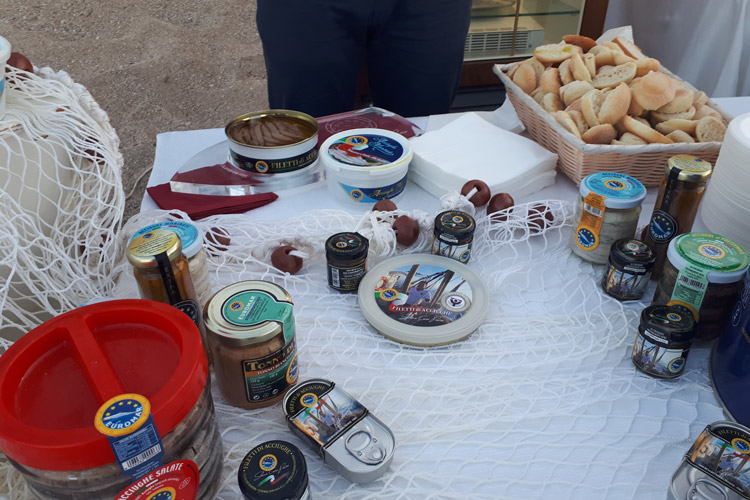 (Aperitivi sulla spiaggia 
allo Chalet La Rotonda 1962)