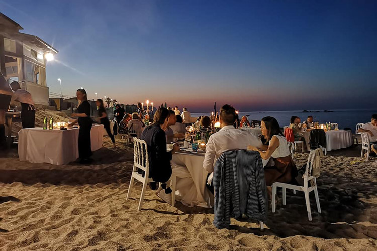 (Aperitivi sulla spiaggia 
allo Chalet La Rotonda 1962)