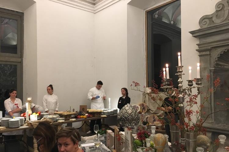 (“Astino nel gusto” non convince 
Difetti organizzativi e menu discutibile)