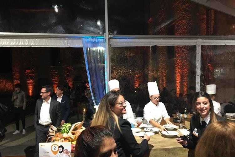 (“Astino nel gusto” non convince 
Difetti organizzativi e menu discutibile)