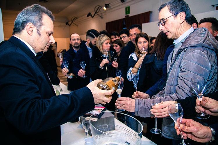 (Bollicine in Villa cresce 
Mille visitatori e vini da 5 Paesi europei)