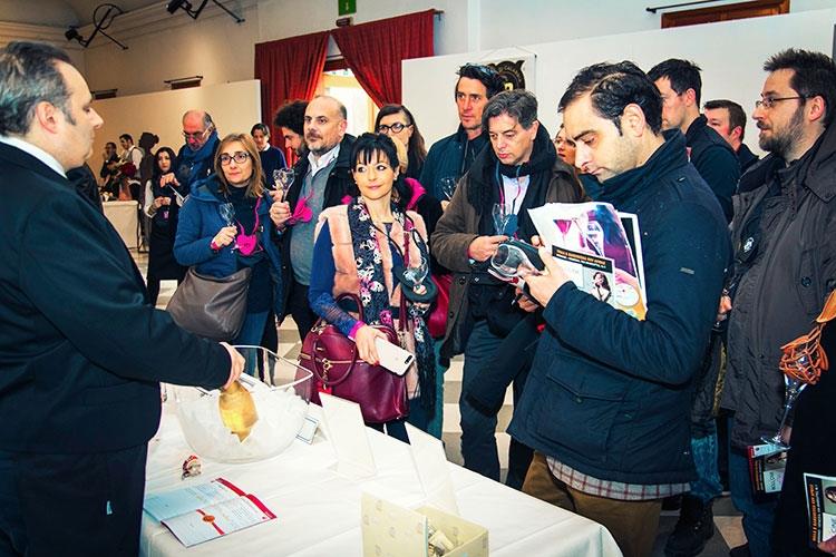 (Bollicine in Villa cresce 
Mille visitatori e vini da 5 Paesi europei)