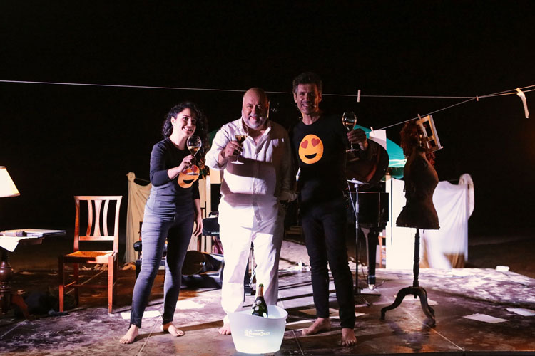 (Bussola, cena glamour in spiaggia 
con le bollicine di Perrier-Jouët)