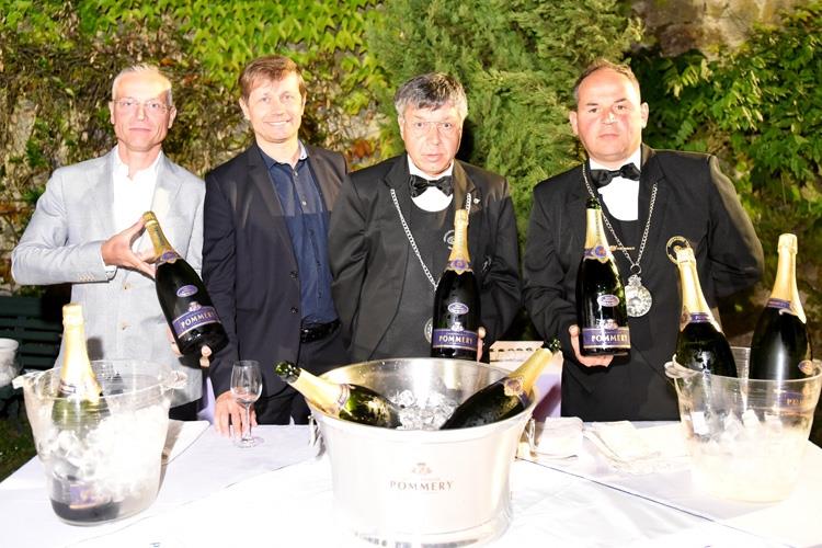 (Capolavori a tavola 
Binomio di eccellenze e solidarietà
)