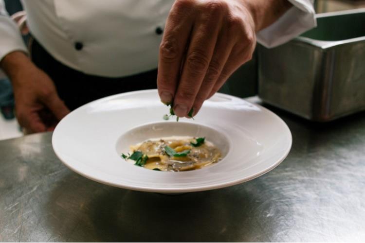 Panzerotti di agnello, patate e timo del Pasticio Canuti in salsa di capperi, acciughe e lime, crema di Grana Padano Dop - chef Richard Leimer