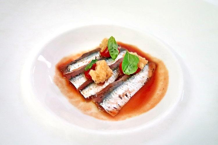 Pane, pomodoro e alici (Charleston, 5 giovani talenti ai fornelli 
Promossi, la cucina siciliana può sperare)