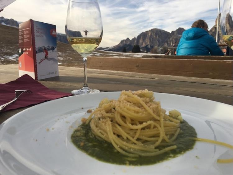 Spaghetti aglio, olio, peperoncino e capesante con salsa di marasciuolo (rapa selvatica) (Angelo Sabatelli)