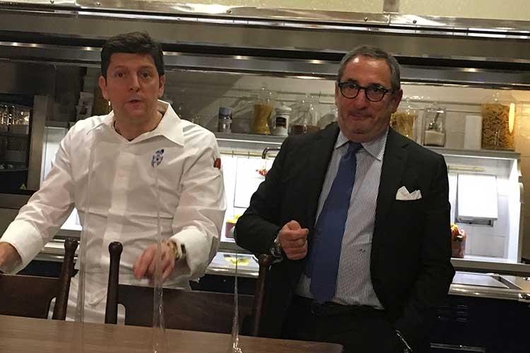 Daniele Turco e Paolo Lorenzoni (Daniele Turco al Gritti Palace 
Rinasce la raffinatezza veneziana a tavola)