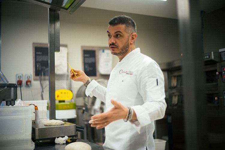 Cristian Zaghini (Formazione con Molino Grassi 
In primo piano l'impasto diretto)