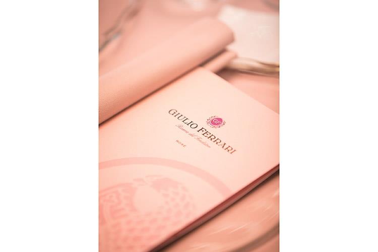 (Giulio Ferrari Rosé 
Esclusiva Riserva di grande intensità)