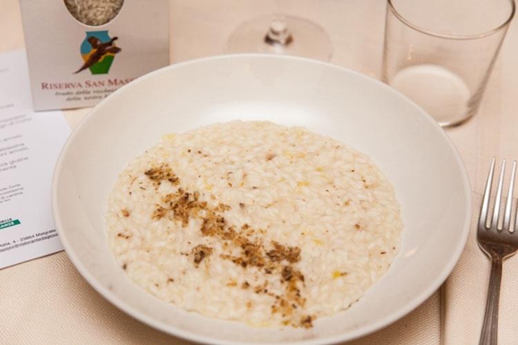Risotto carnaroli “Riserva San Massimo” al missoltino mantecato all'olio extravergine di oliva del lago di Como - Il mondo delle intolleranze a Como 
Da Giovannino, piatti di lago e montagna