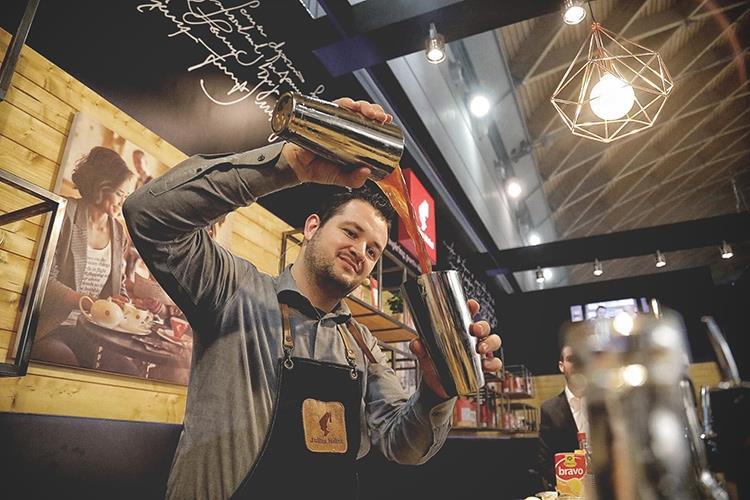 (Il nuovo elegante pack 
di Julius Meinl 1862 Premium)