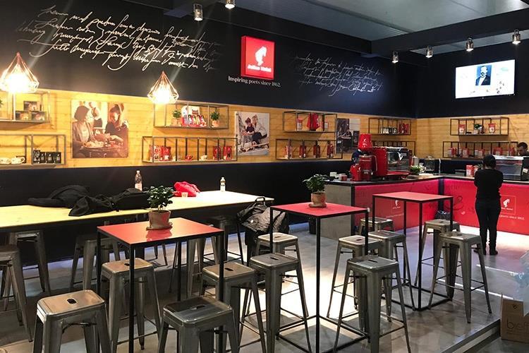 (Il nuovo elegante pack 
di Julius Meinl 1862 Premium)