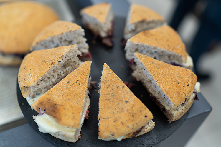 (L’arte dell’impasto si apprende 
con impegno e aggiornamento)