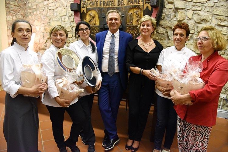 Nicoletta Ioli, Cristina Cerbi, Lara Pasquarelli, Paolo Pizziol, Roberta Bianchi, Mariangela Susigan e Camilla Zerbini - Lara Pasqualetti con il Cuore di astice
Miglior abbinamento a Villa Franciacorta