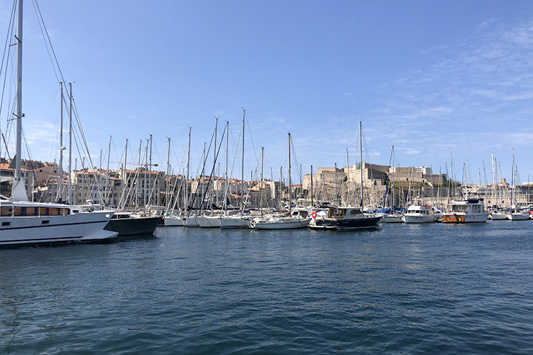 (Marsiglia, crocevia di turisti 
La città non più solo “di passaggio”)