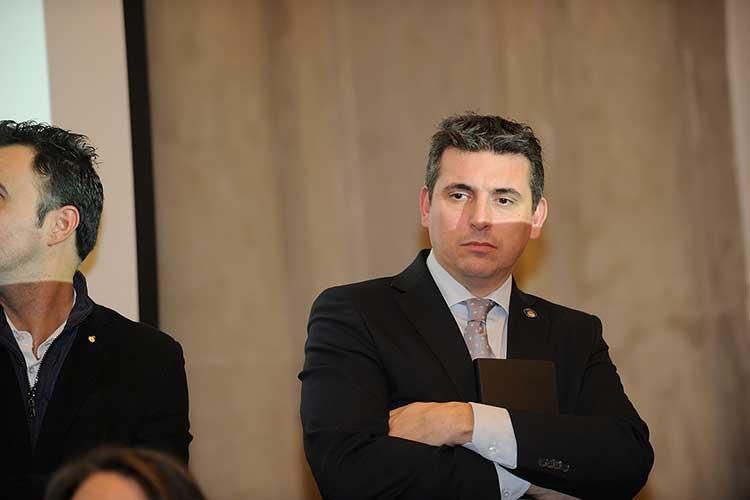 Andrea Sinigaglia (Oltre i gesti 
Il ruolo della sala nella ristorazione)