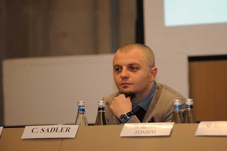 Vincenzo Donatiello (Oltre i gesti 
Il ruolo della sala nella ristorazione)