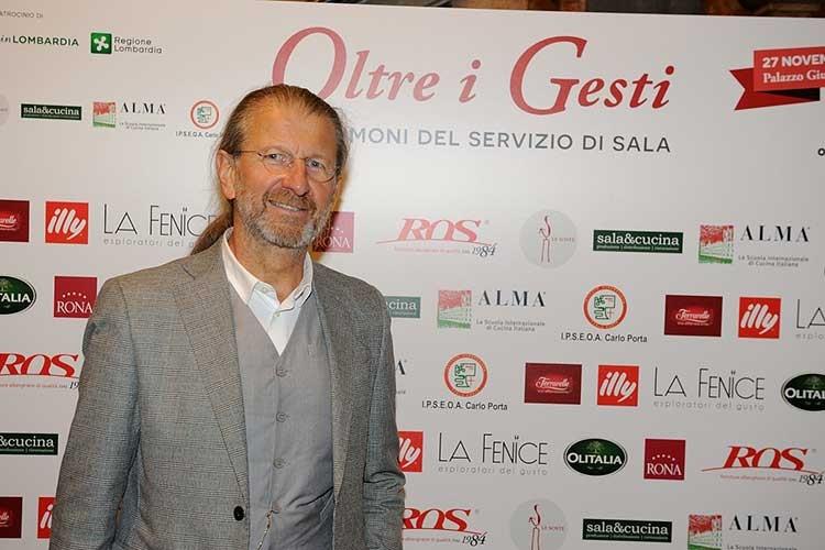 Pietro Arrigoni (Oltre i gesti 
Il ruolo della sala nella ristorazione)