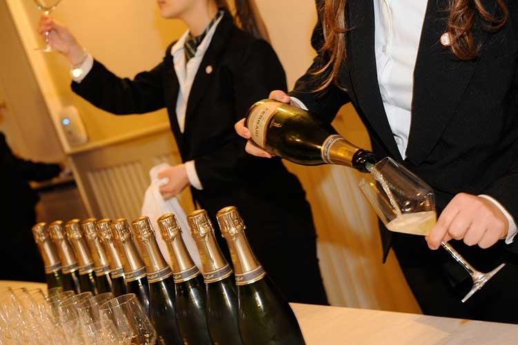 Ferrari (Oltre i gesti 
Il ruolo della sala nella ristorazione)