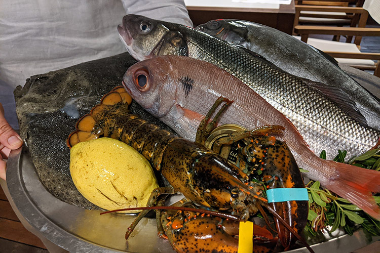 Al Beach Club 93, il pescato del giorno