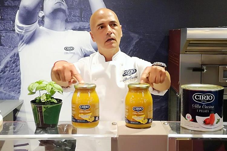 Luciano Sorbillo (Quando la tradizione guarda avanti 
Masterclass di successo a TuttoPizza)