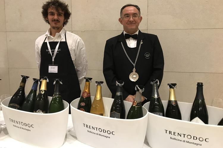 (Trento Doc, Bollicine sulla città 
Inaugurazione spumeggiante)