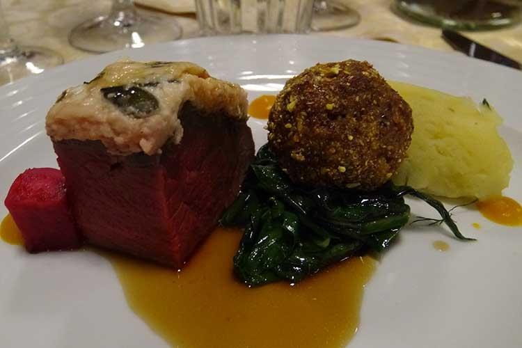 Terrina di Grass Fed laccata all'idromele con costa spadellata, agro di rapa bianca e quenelles di patata - Andrea Tiziani (Un Convivium per fare sistema 
Largo alle eccellenze della Val Brembana)